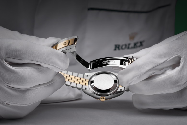 Rolex La procedura della revisione completa